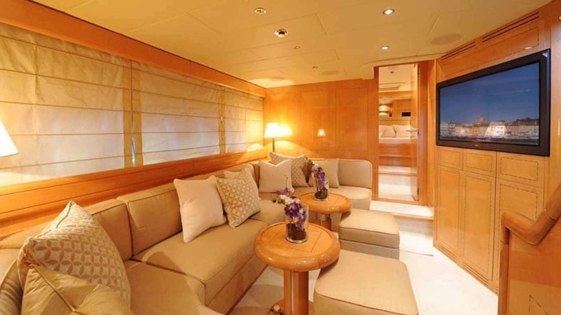 Location location MANGUSTA 72