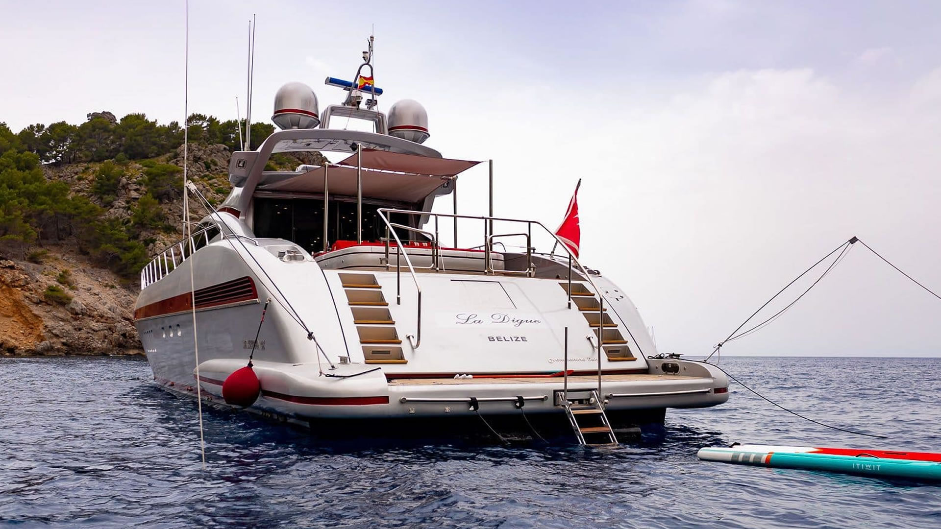 Location location MANGUSTA 92