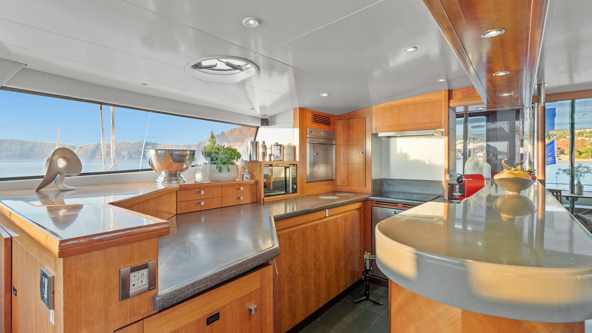 Catamarans rental CATAMARAN MD20