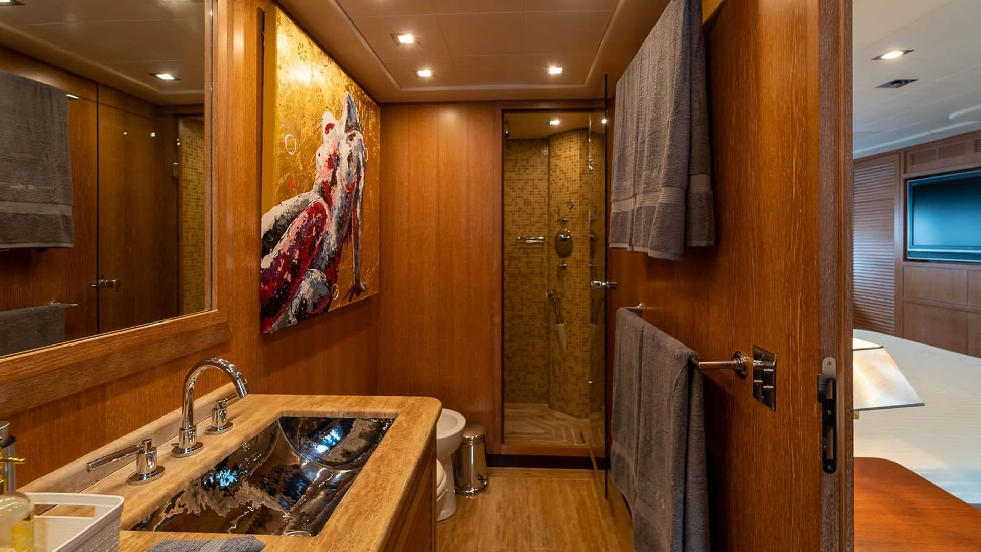 Location location MANGUSTA 92