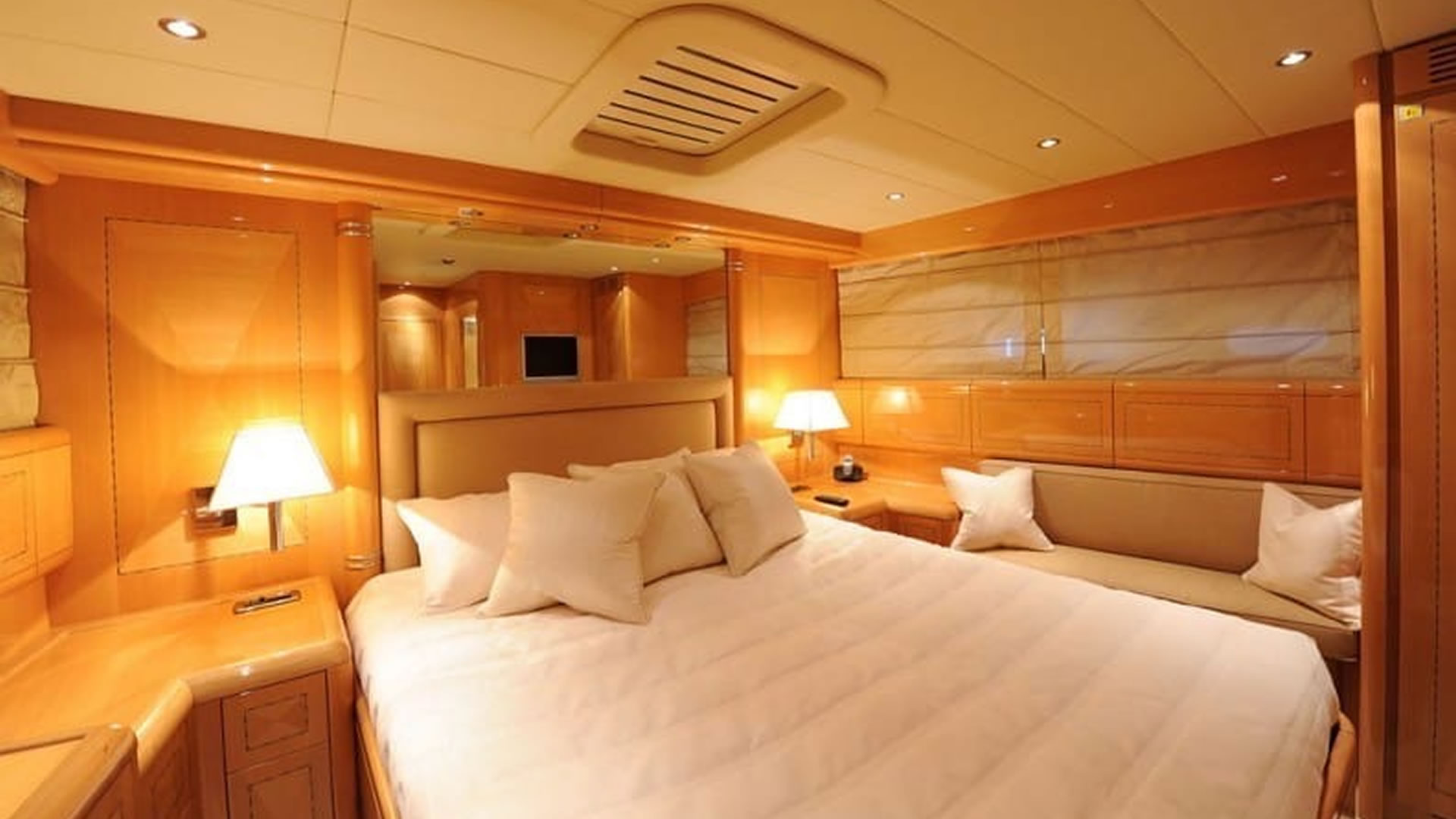 Location location MANGUSTA 72