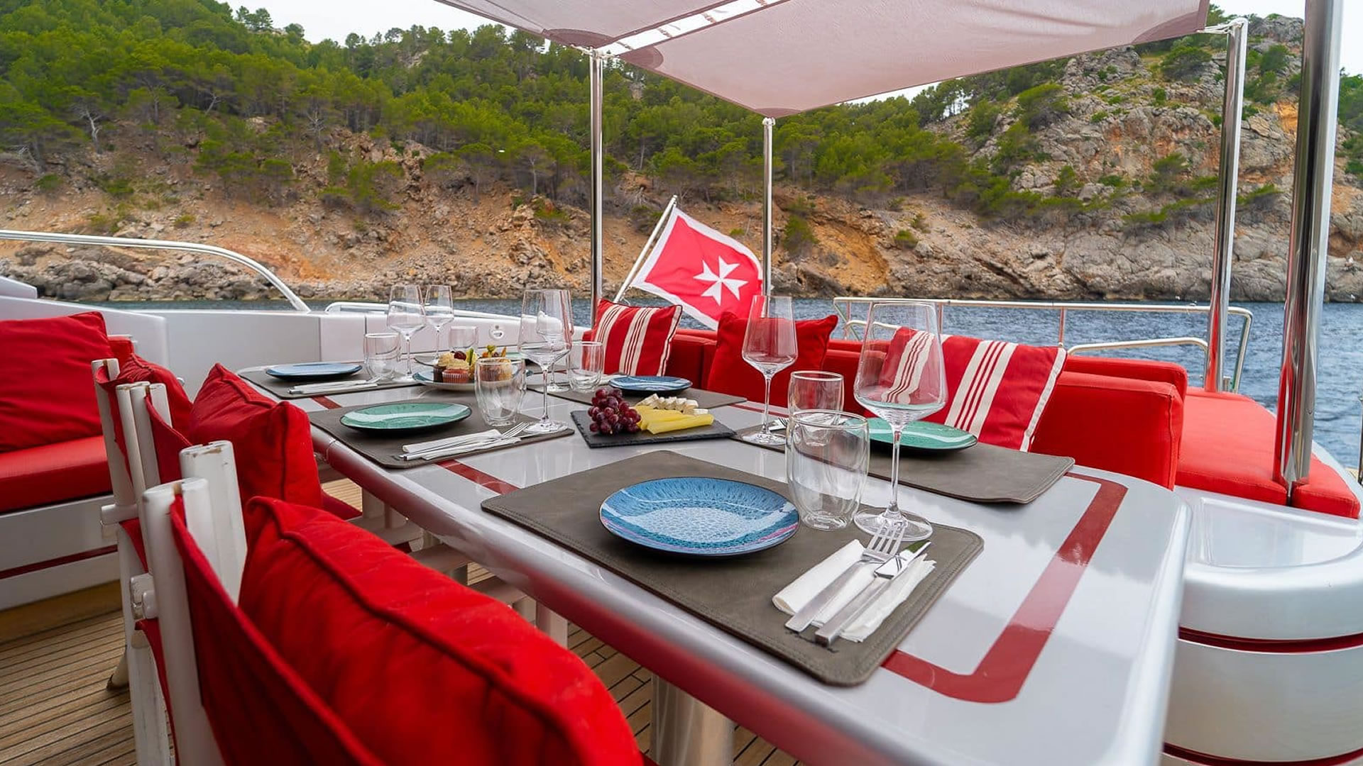 Location location MANGUSTA 92