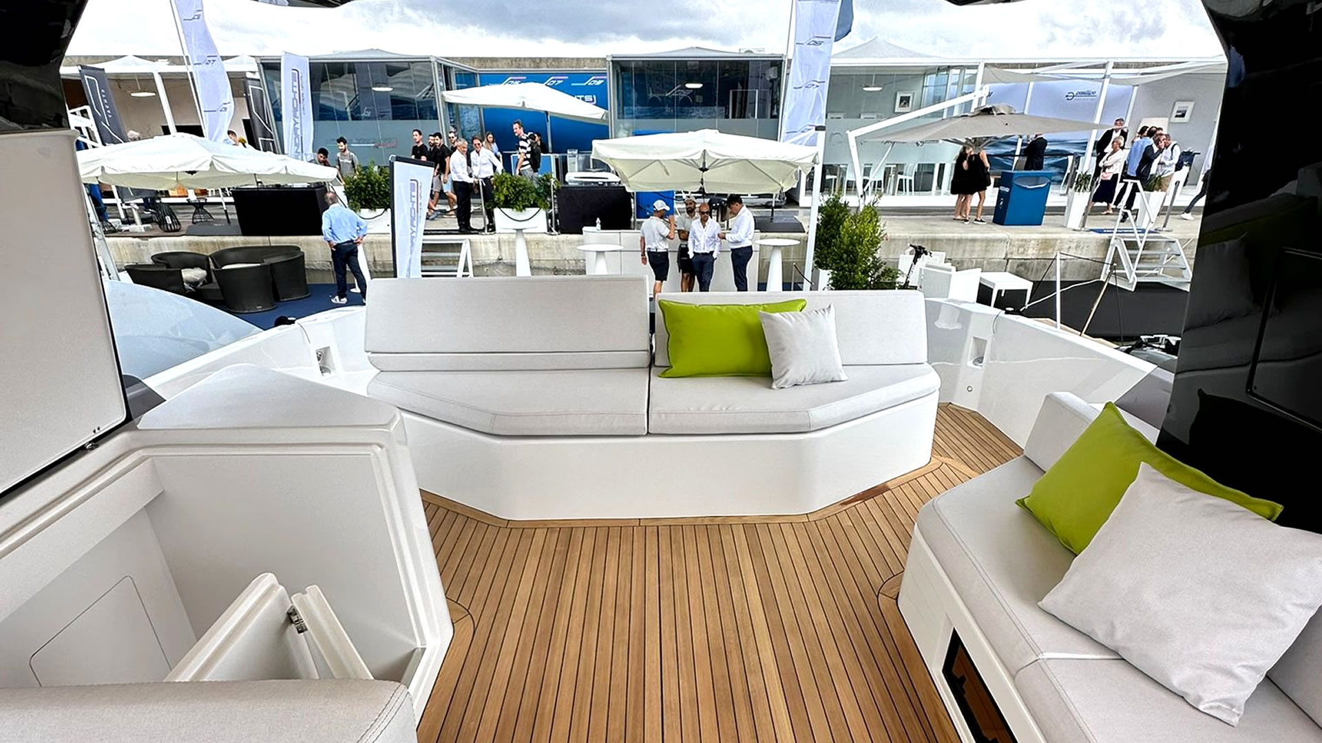Location location MANDA YACHT S05
