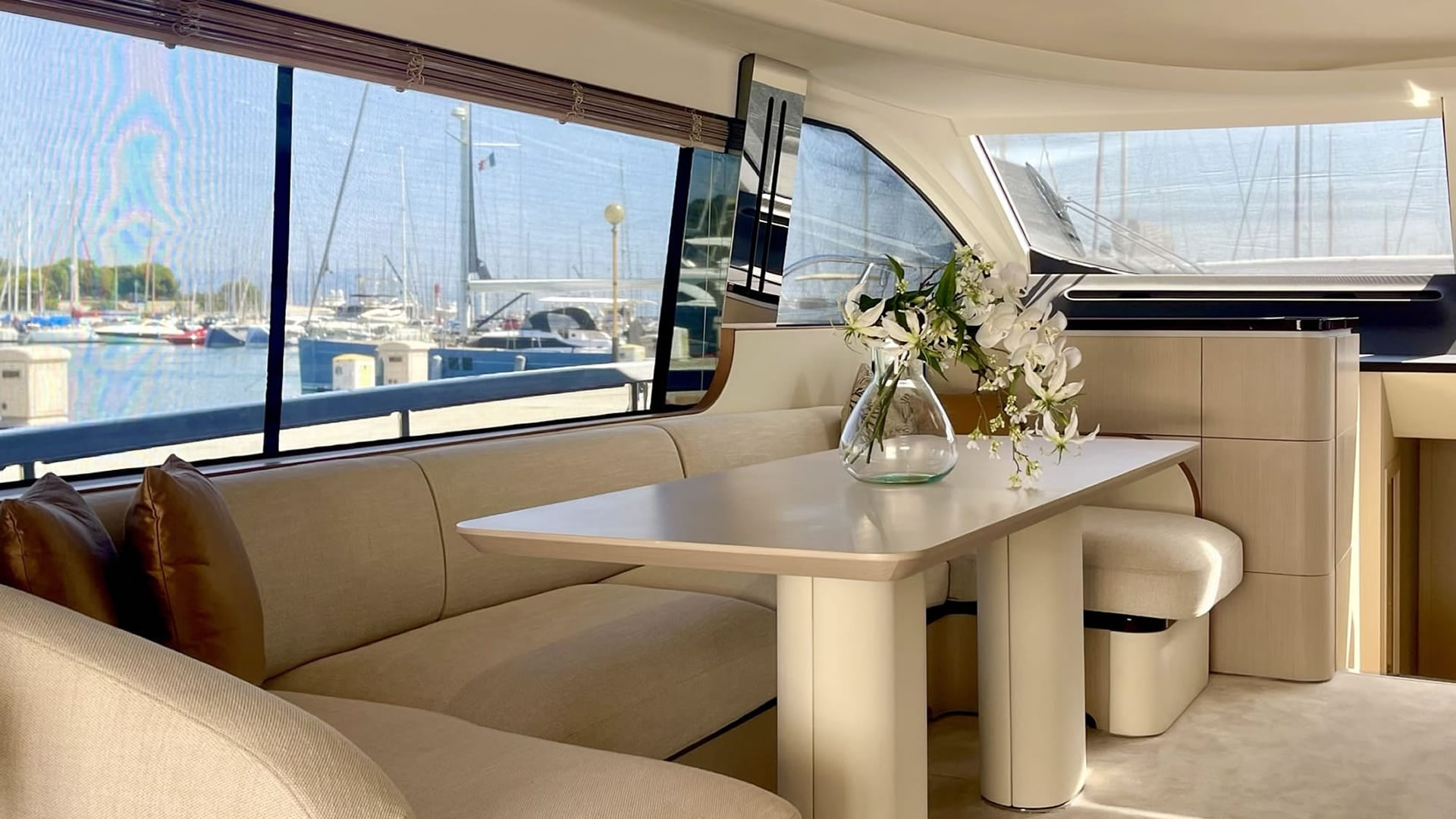 Location location AZIMUT 68 FLY