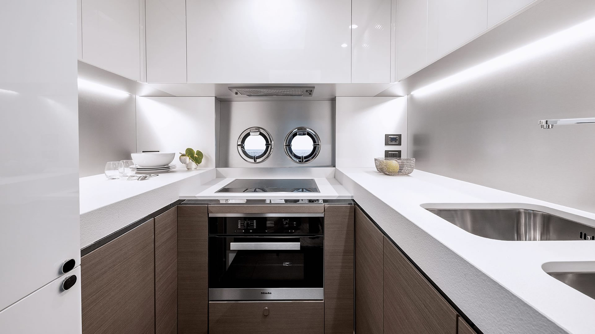 Rental rental AZIMUT S8