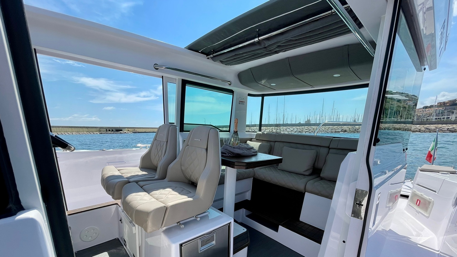 Location yachts Axopar 37XC