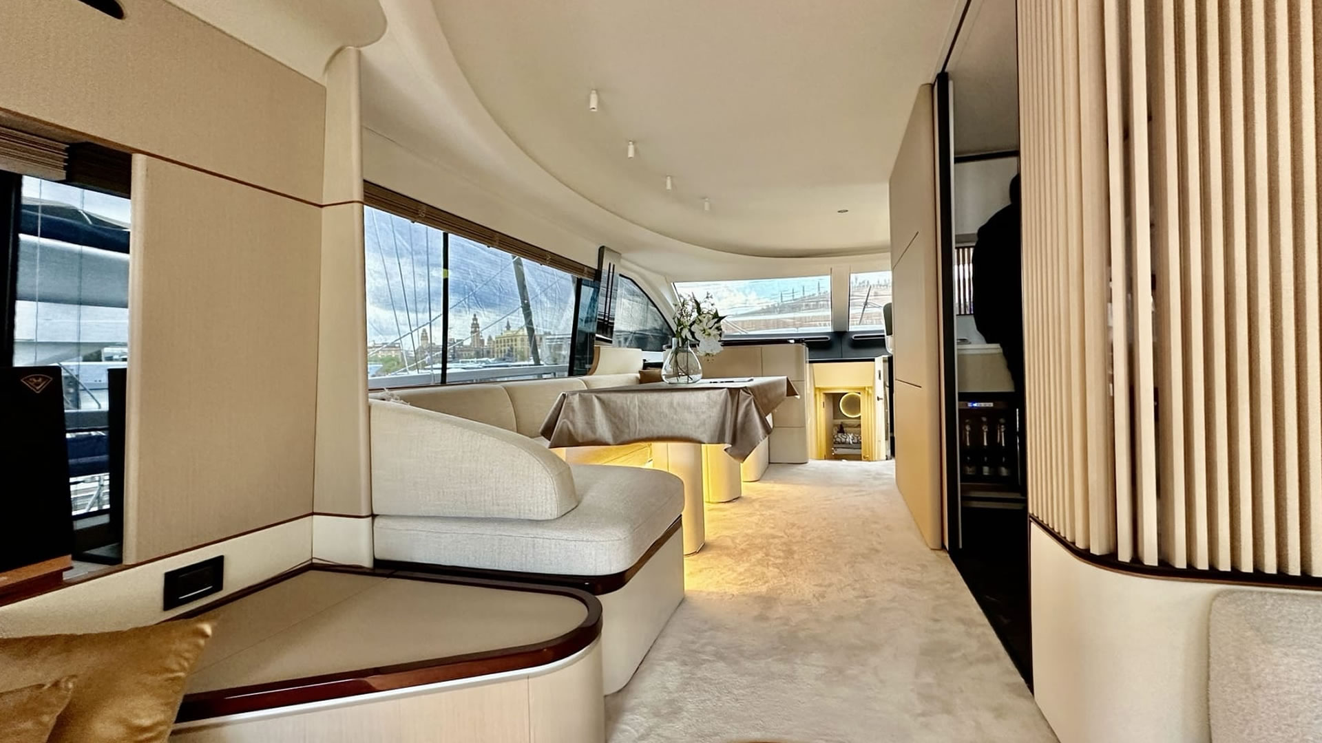 Rental rental AZIMUT 68 FLY