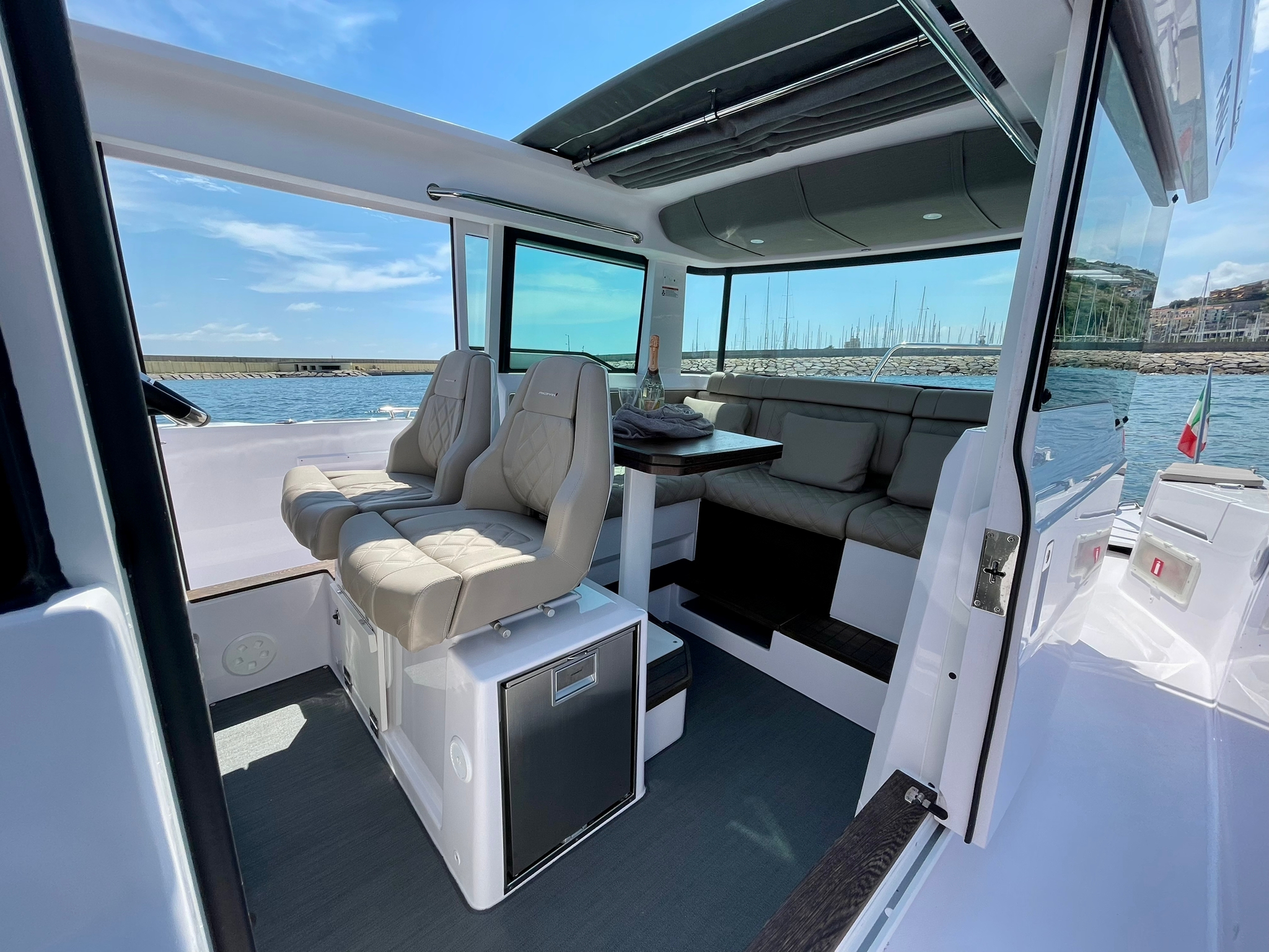Location yachts Axopar 37XC