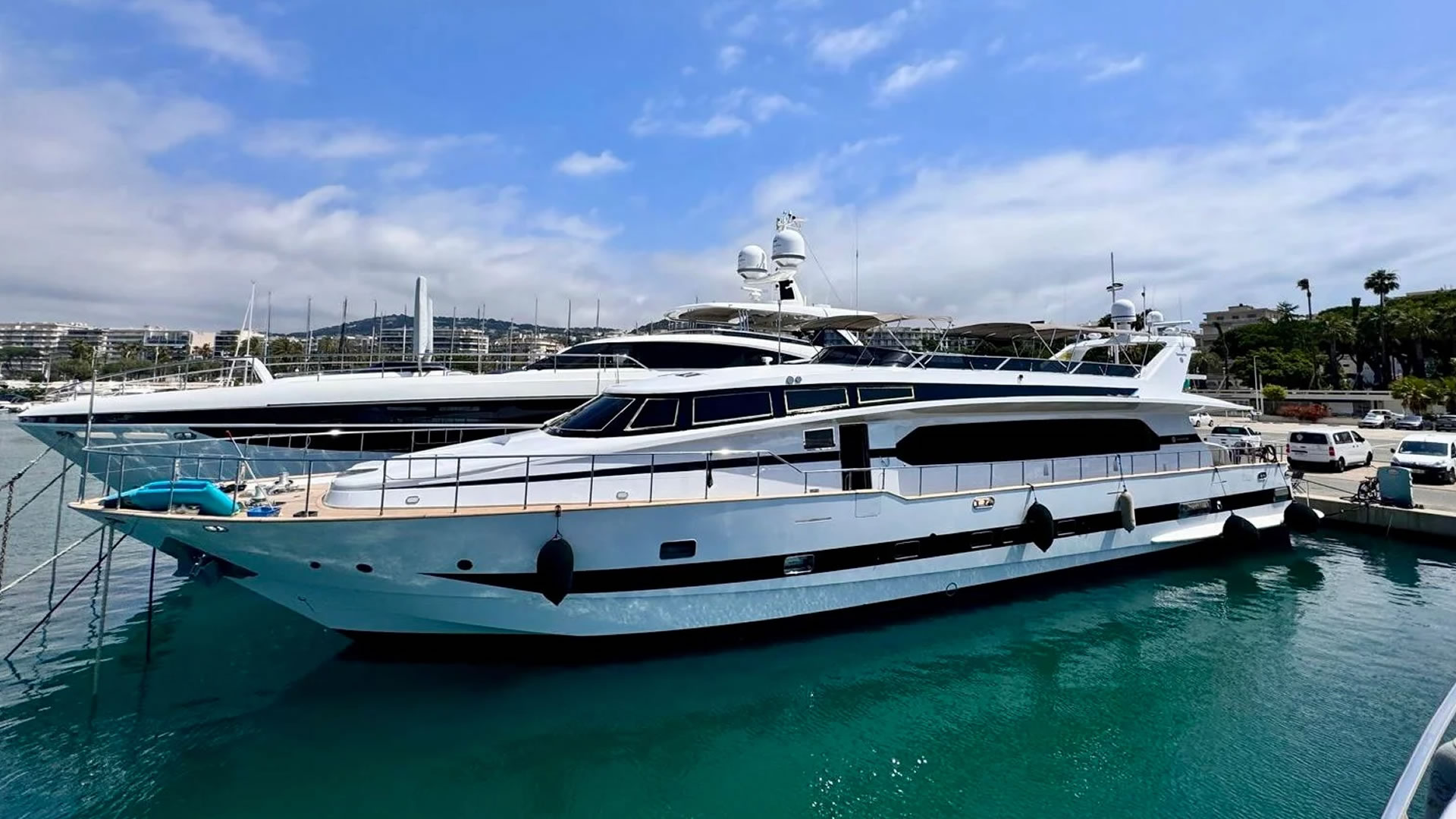 Location yachts Technomarine 103