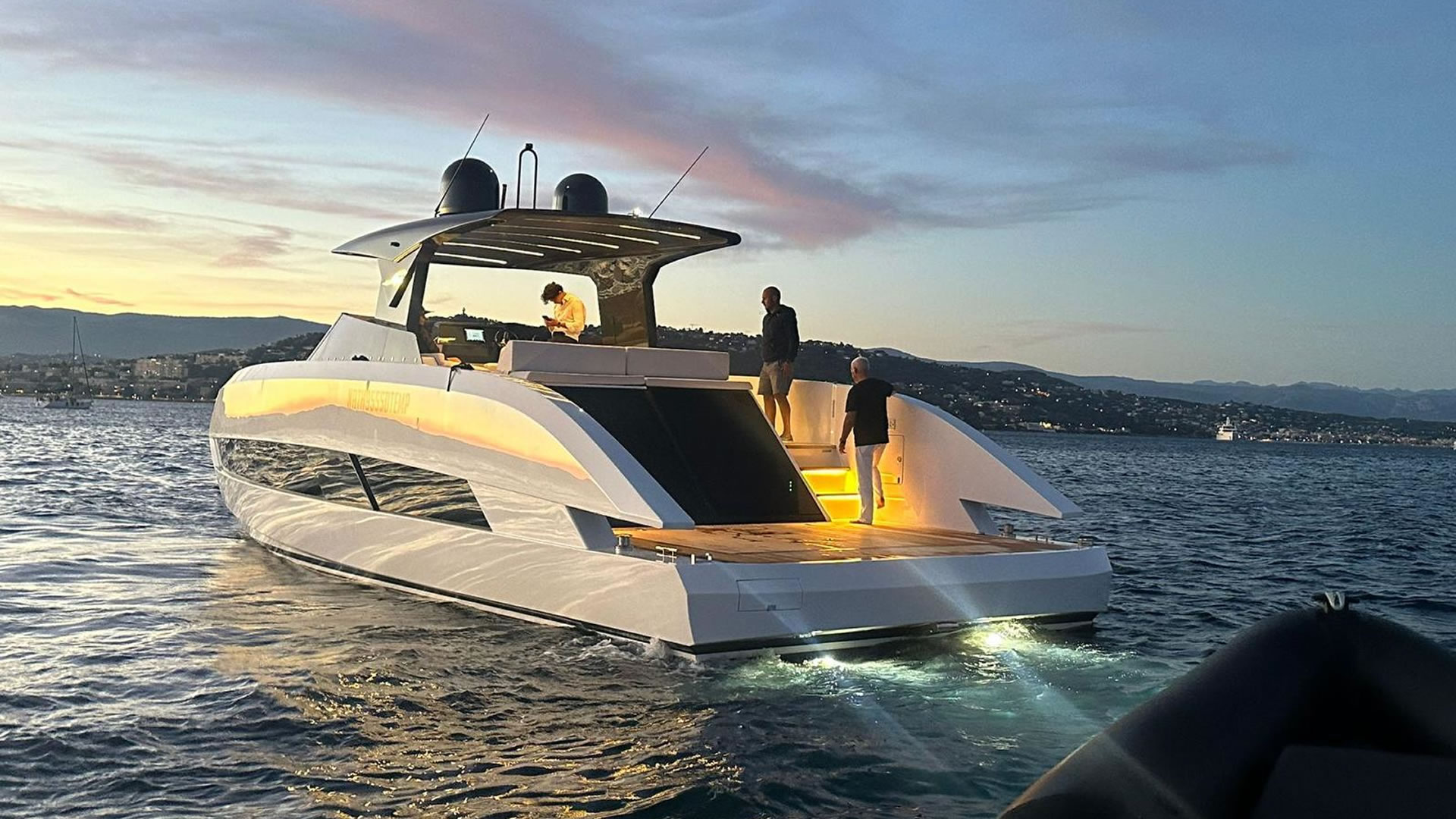 Location location MANDA YACHT S05