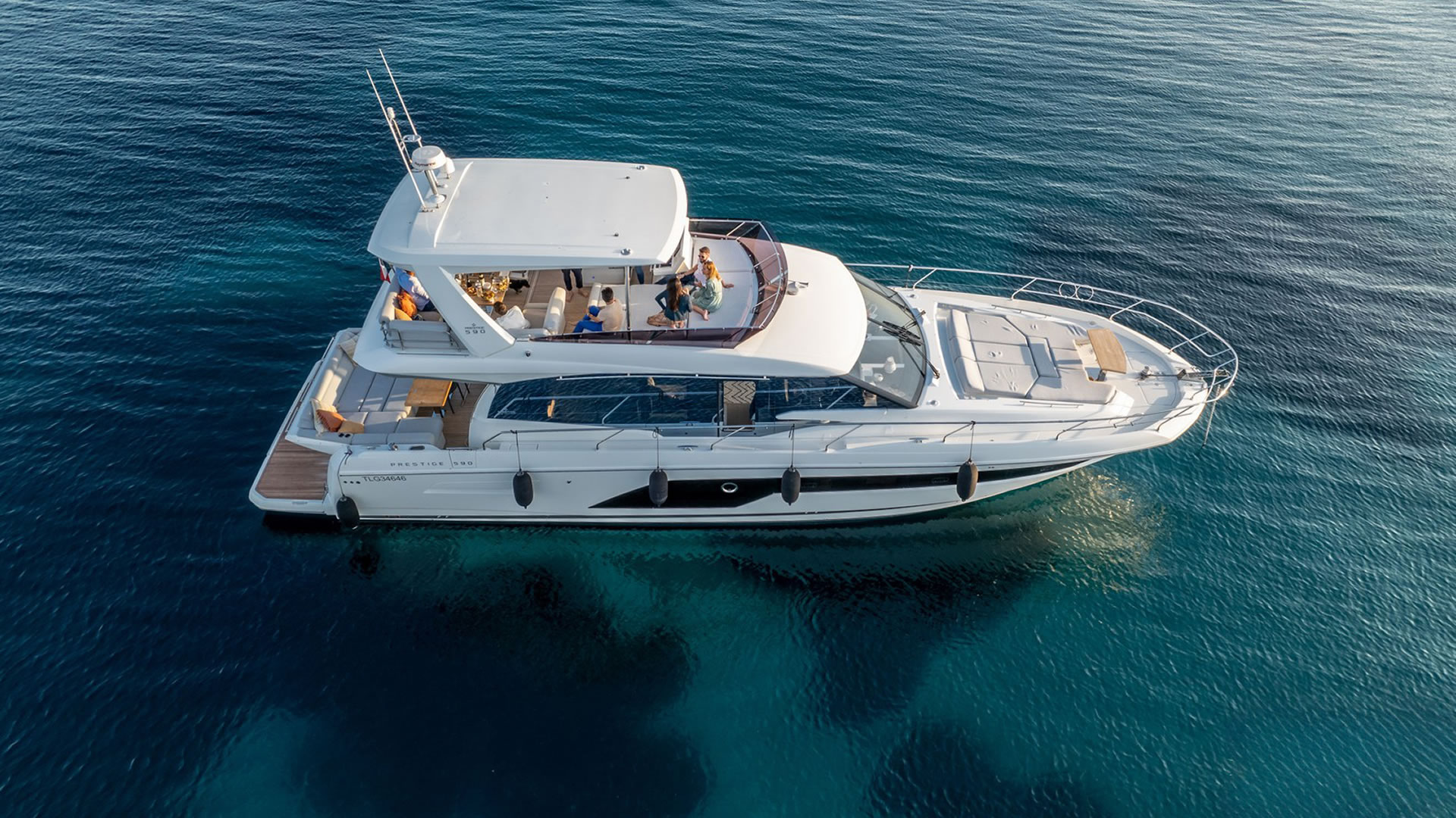 Yachts charter Jeanneau Prestige Fly 590