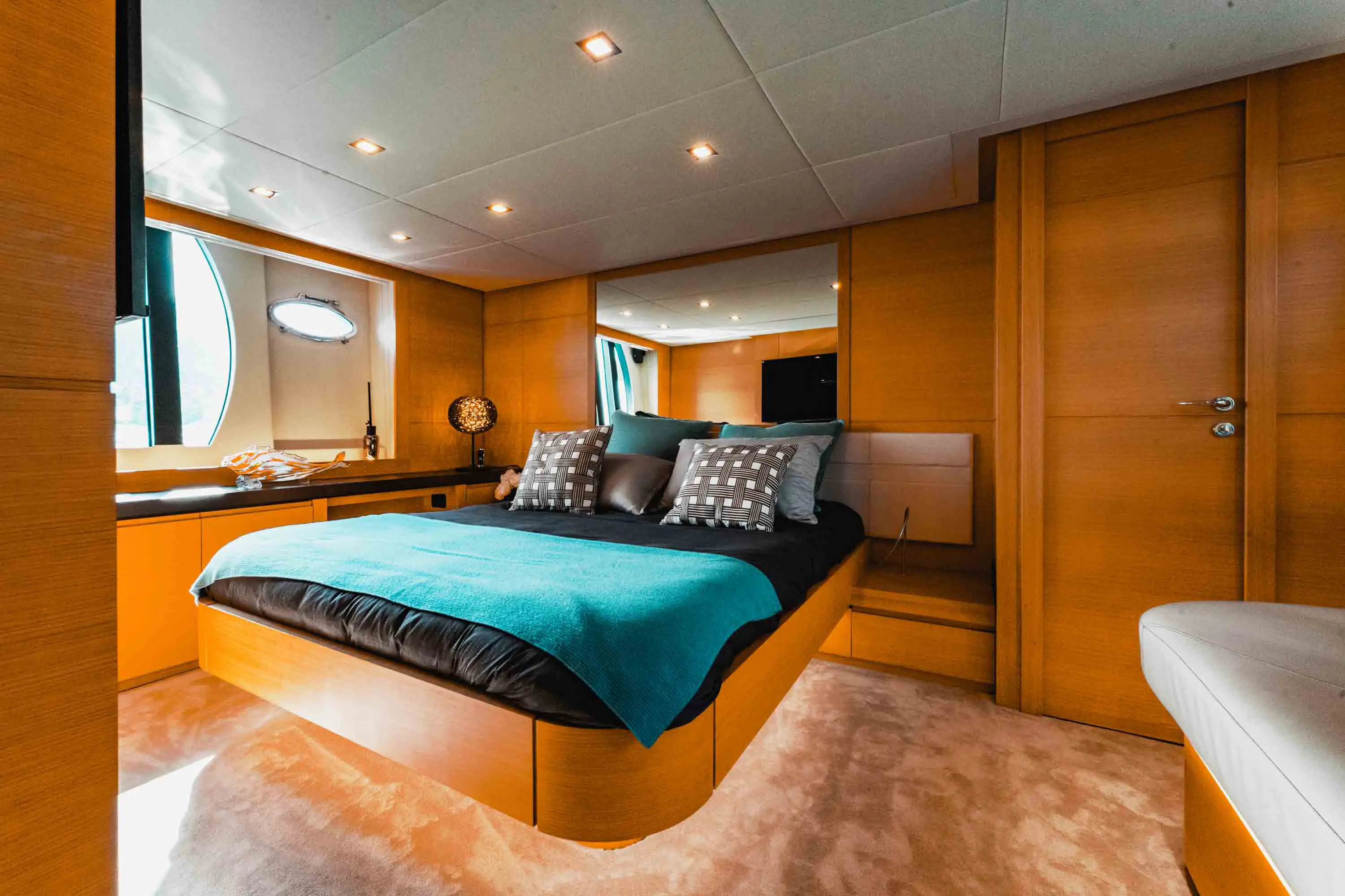 Rental rental PERSHING 64