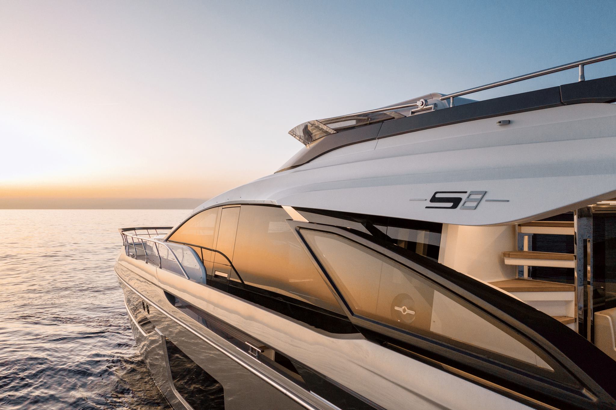 Location location AZIMUT S8
