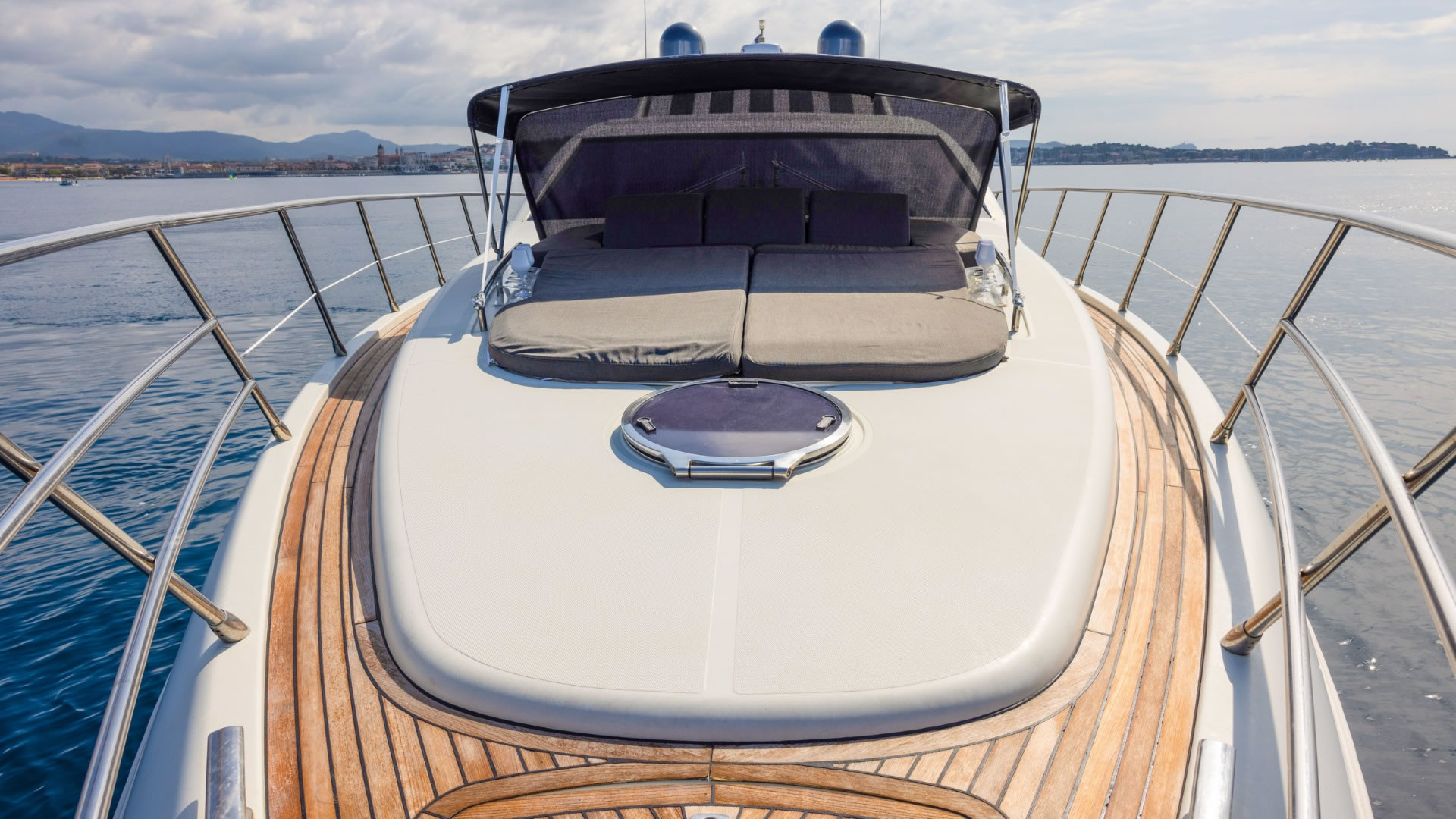 Location yachts AZIMUT 68S