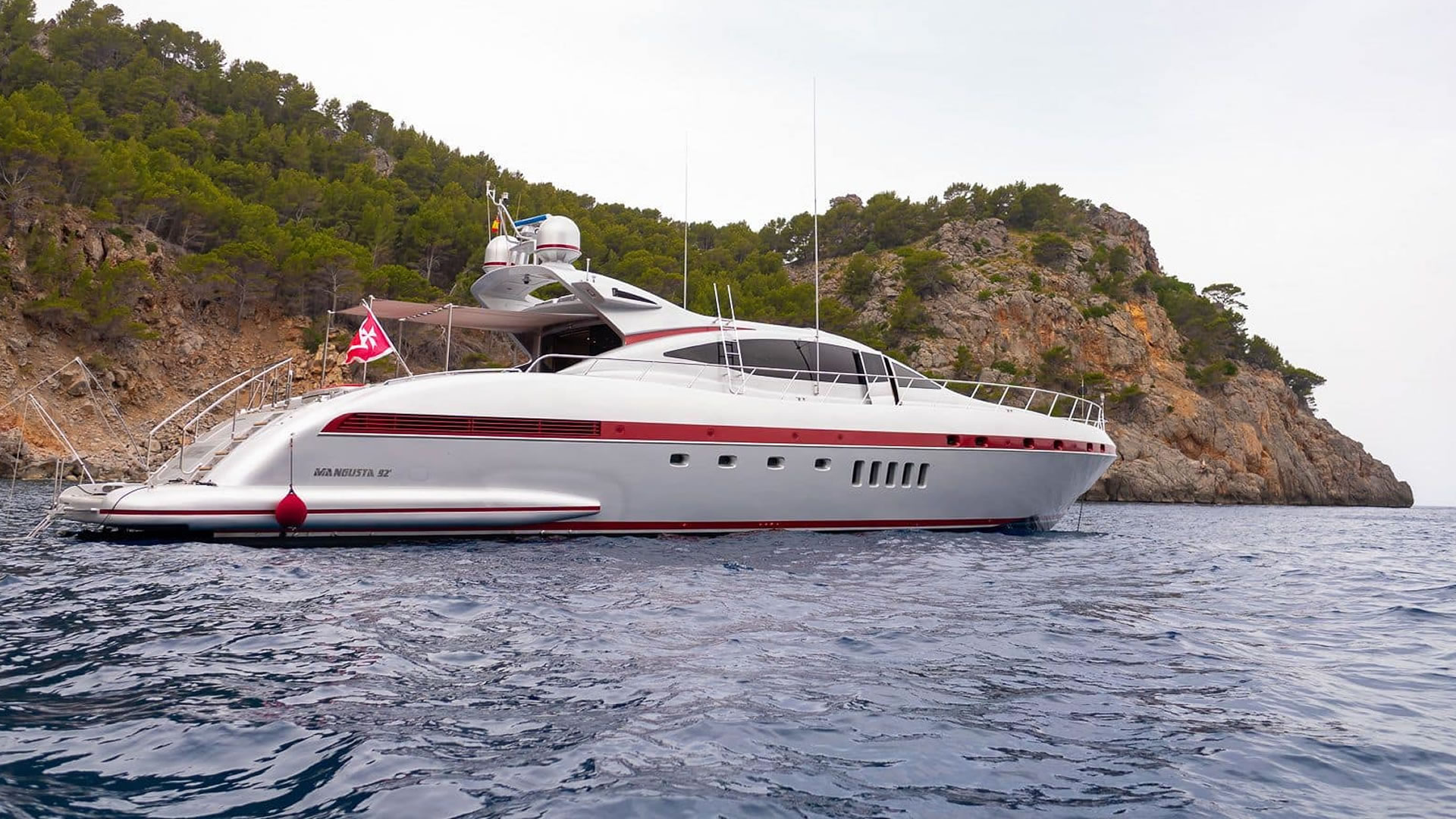 Location location MANGUSTA 92