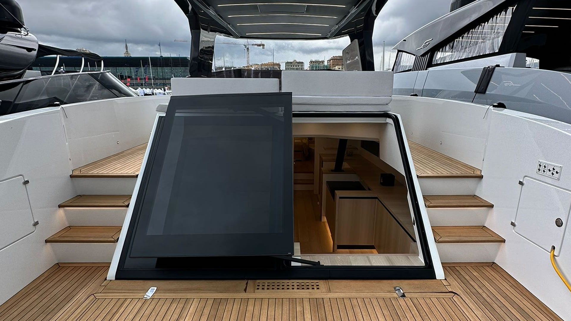 Location location MANDA YACHT S05