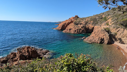 Louer un bateau pour visitera calanque Saint-Barthélémy