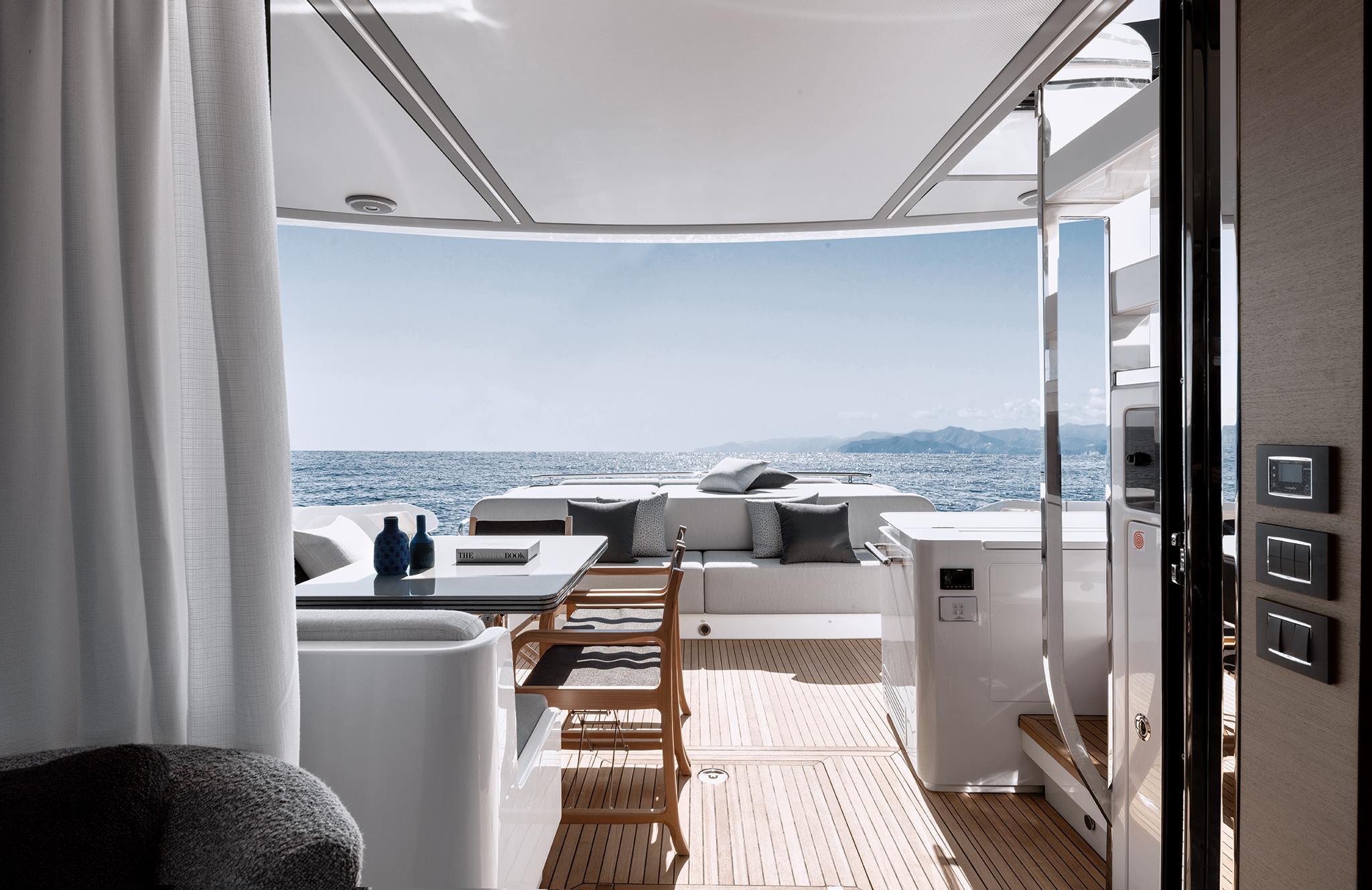 Location location AZIMUT S8
