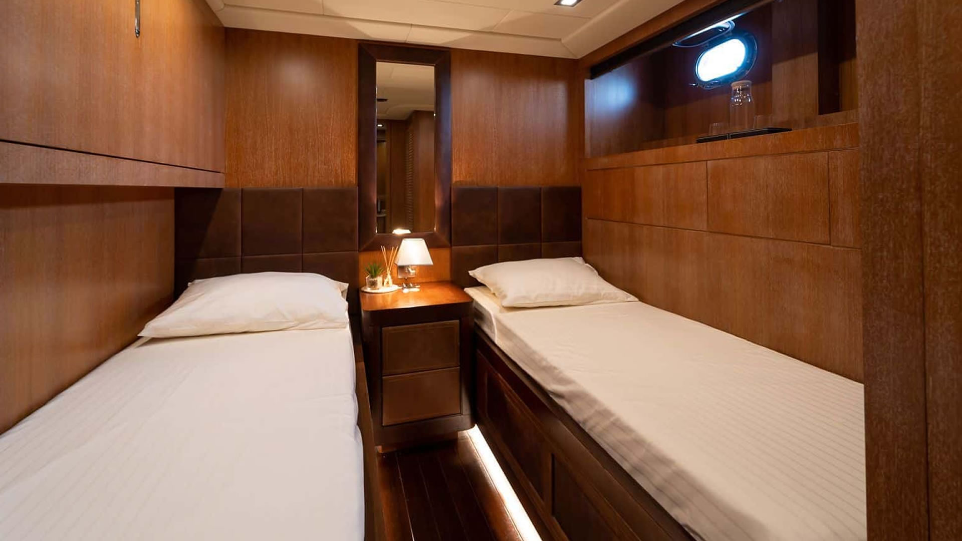 Location location MANGUSTA 92