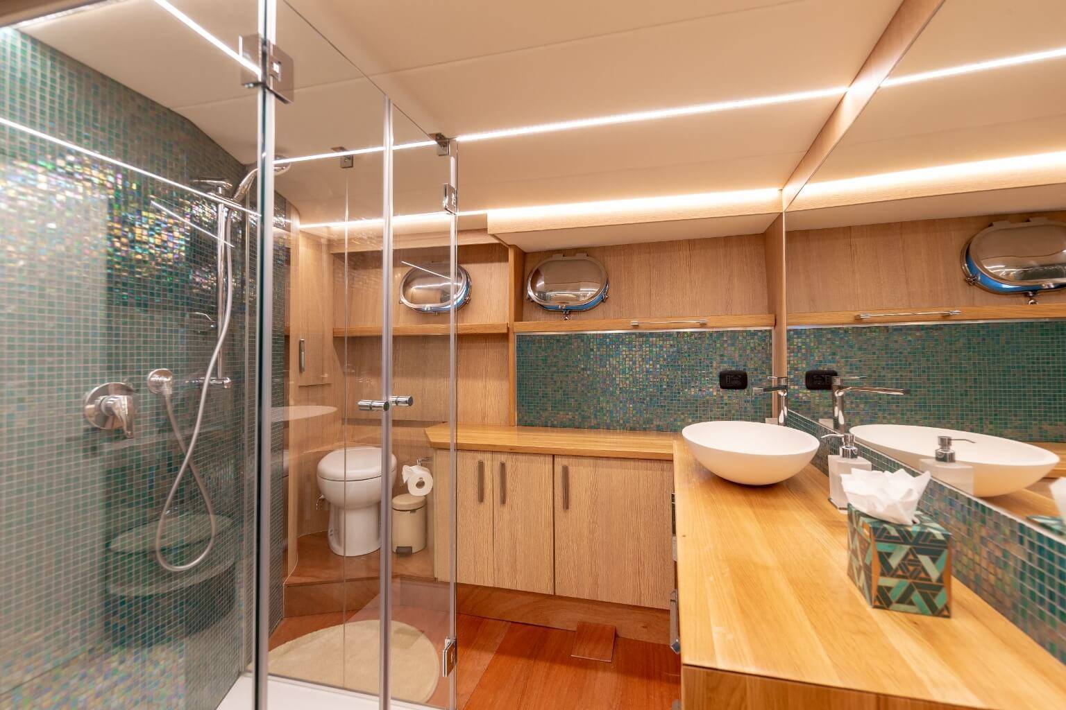 Location yachts SANLORENZO 70