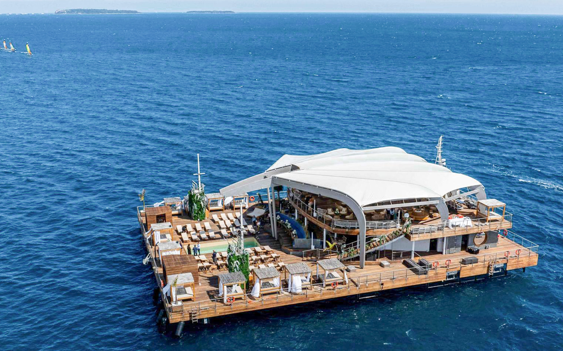 Private & unique rental L'île