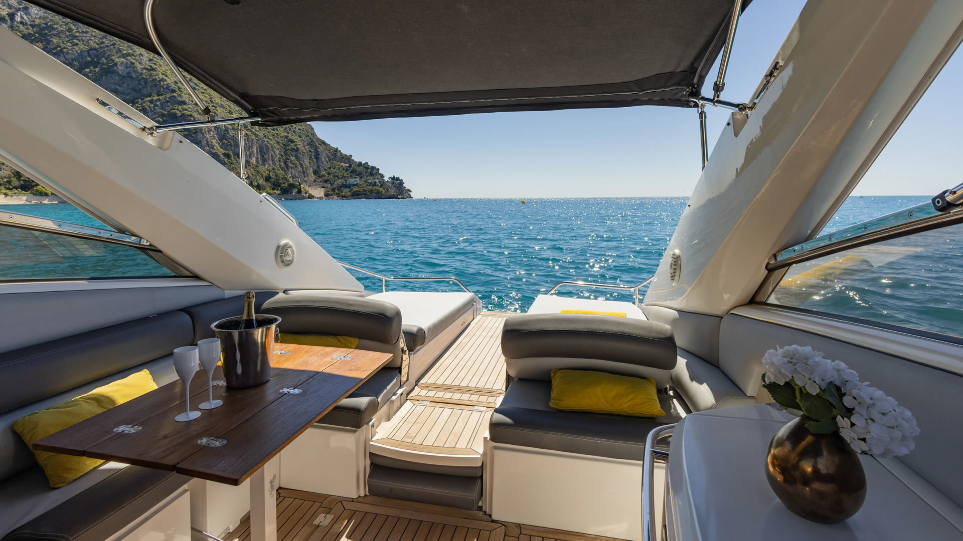 Rental rental SUNSEEKER SUPERHAWK 43