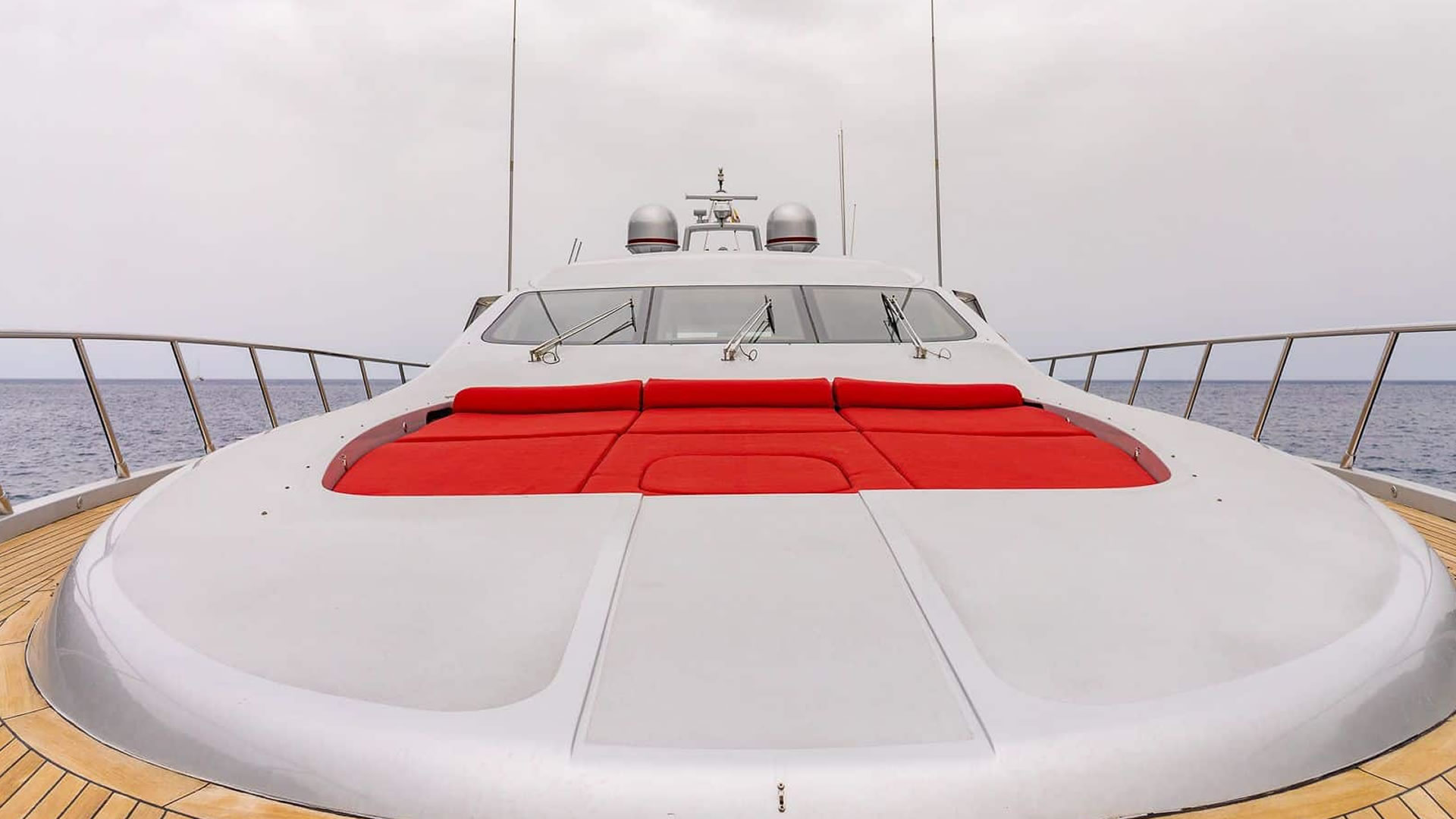 Location location MANGUSTA 92
