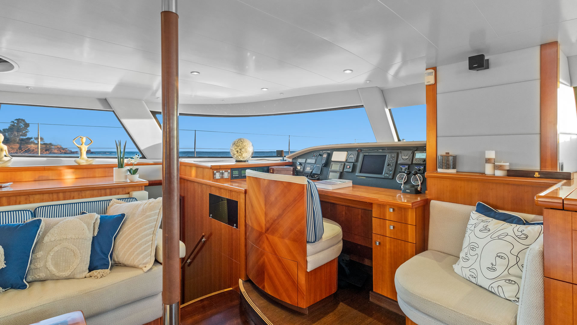 Catamarans rental CATAMARAN MD20